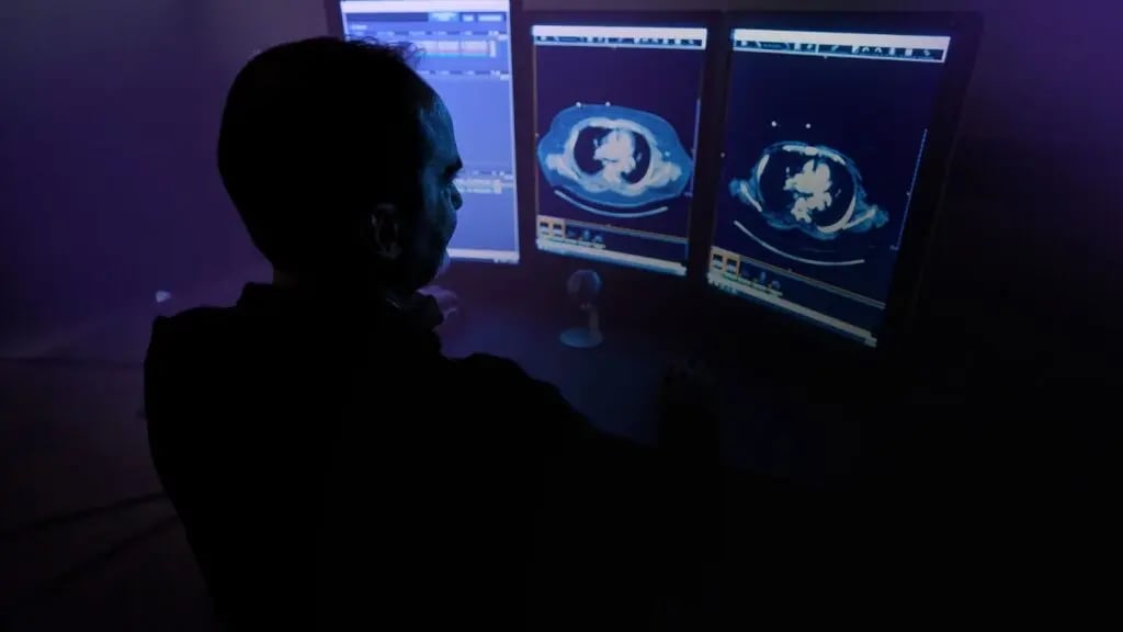 Hero_Rad-at-Workstation_Male_CT-Body-1024x576